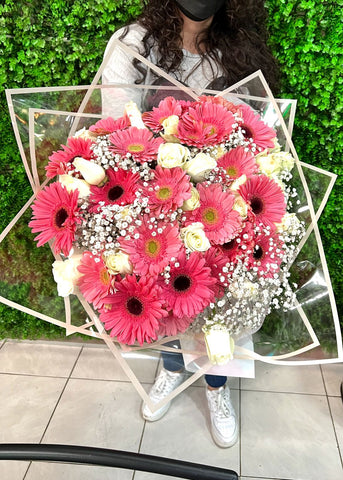 Ramo de gerberas (30 gerberas + 24 rosas)